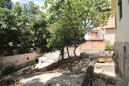 Quintal de casa para alugar com 3 quartos, 50m² em Planalto, Belo Horizonte