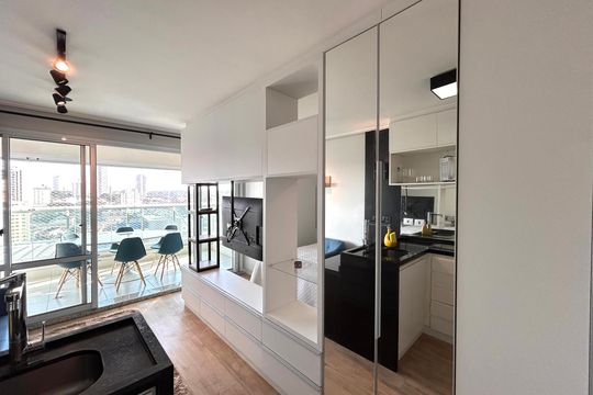 Sala e cozinha conjugados de kitnet/studio à venda com 1 quarto, 34m² em Campo Belo, São Paulo