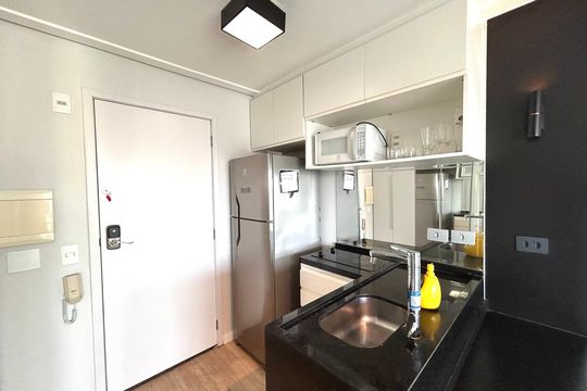 Sala e cozinha conjugados de kitnet/studio à venda com 1 quarto, 34m² em Campo Belo, São Paulo