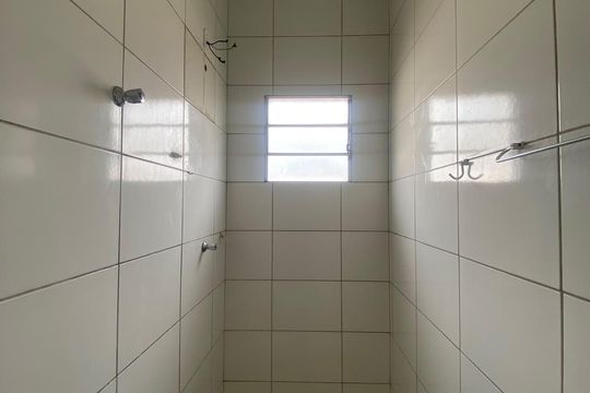 banheiro de kitnet/studio para alugar com 1 quarto, 35m² em Casa Branca, Belo Horizonte