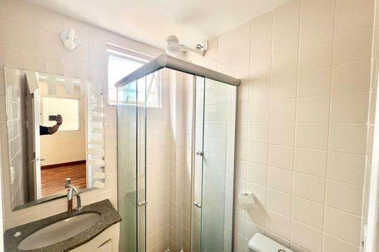 Banheiro Social de apartamento para alugar com 2 quartos, 58m² em Buritis, Belo Horizonte