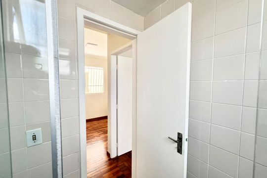 Banheiro Social de apartamento para alugar com 2 quartos, 58m² em Buritis, Belo Horizonte