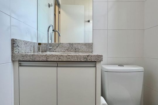 Banheiro da Suíte de apartamento para alugar com 2 quartos, 66m² em Loteamento Parque São Martinho, Campinas
