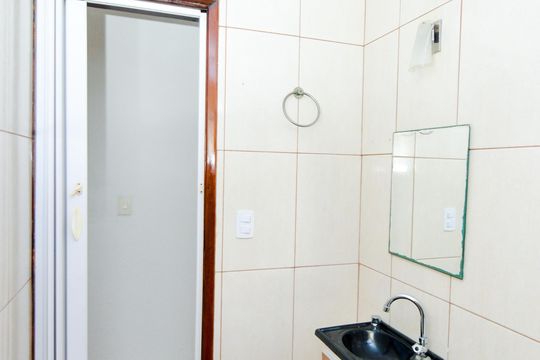 Banheiro de apartamento à venda com 1 quarto, 53m² em Jardim Terezopolis, Guarulhos