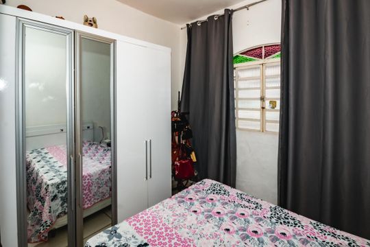 Quarto 1 de casa à venda com 3 quartos, 435m² em São Cosme de Baixo, Belo Horizonte