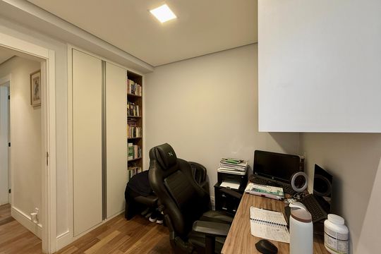 Suíte 1 de apartamento à venda com 2 quartos, 79m² em Santo Amaro, São Paulo