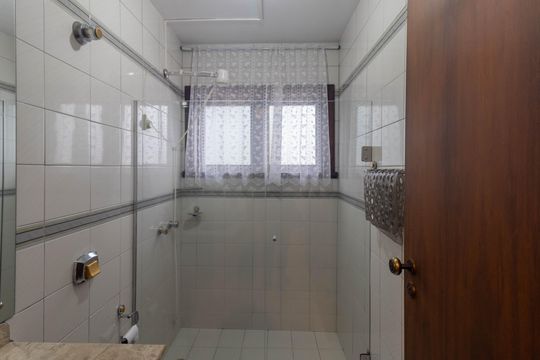 Banheiro da Suíte de casa à venda com 4 quartos, 524m² em Pilarzinho, Curitiba