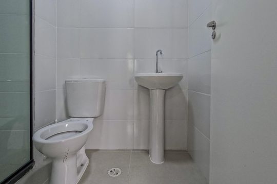 Banheiro de apartamento para alugar com 2 quartos, 48m² em Loteamento City Jaragua, São Paulo