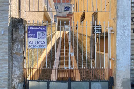Fachada de casa para alugar com 2 quartos, 109m² em Mutinga, Osasco