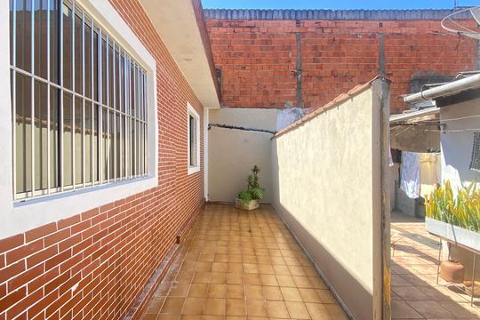 Área externa de casa para alugar com 2 quartos, 109m² em Mutinga, Osasco