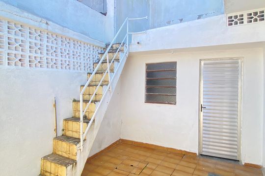 Área externa de casa para alugar com 2 quartos, 109m² em Mutinga, Osasco