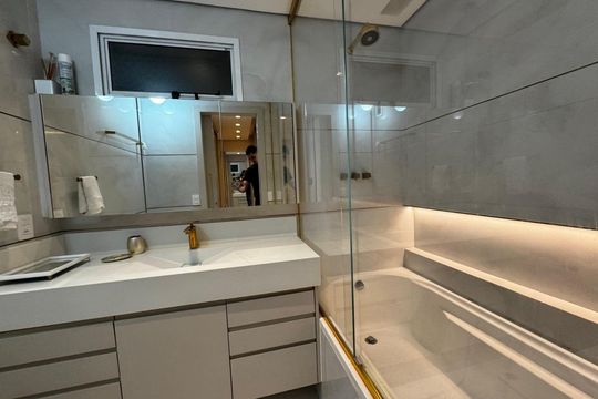 Banheiro da suíte 1 de apartamento para alugar com 3 quartos, 128m² em Paraíso do Morumbi, São Paulo