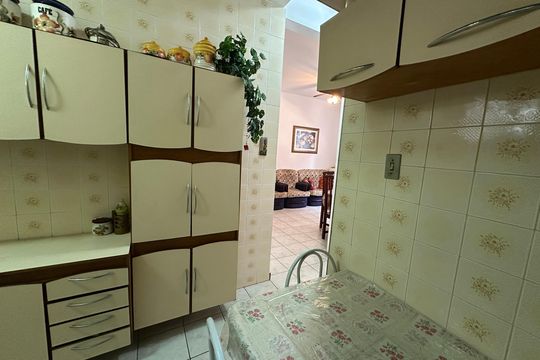 Cozinha de apartamento para alugar com 1 quarto, 50m² em Itararé, São Vicente
