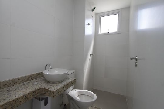 Banheiro de kitnet/studio à venda com 1 quarto, 24m² em Nova Suíça, Belo Horizonte