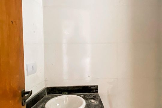 Banheiro  de apartamento para alugar com 2 quartos, 39m² em Jardim Nordeste, São Paulo