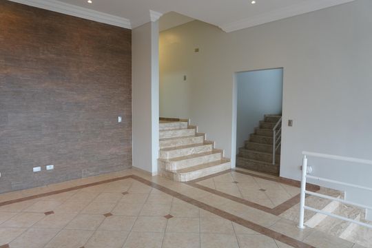 Sala de TV de casa de condomínio à venda com 4 quartos, 360m² em Alphaville, Santana de Parnaíba