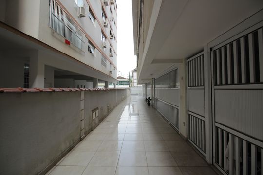 Corredor de casa de condomínio para alugar com 2 quartos, 88m² em Campo Grande, Santos