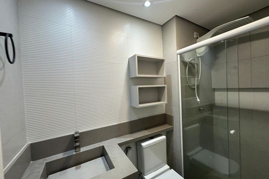 Banheiro Social de apartamento à venda com 2 quartos, 56m² em Vila Sao Luiz (valparaizo), Barueri
