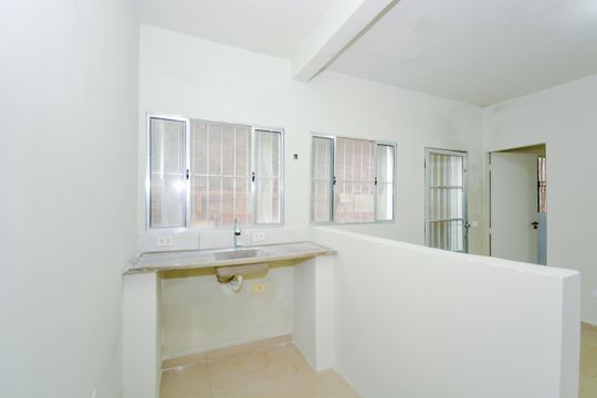 Cozinha de casa para alugar com 1 quarto, 40m² em Jardim Iv Centenario, Guarulhos