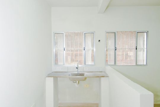Cozinha de casa para alugar com 1 quarto, 40m² em Jardim Iv Centenario, Guarulhos