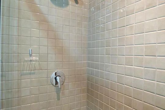 Banheiro social de apartamento para alugar com 1 quarto, 35m² em Centro Histórico, Porto Alegre