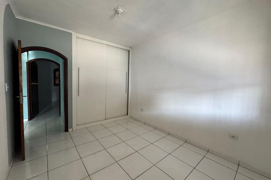 Quarto 1 de casa para alugar com 2 quartos, 175m² em Jardim Roberto, Osasco