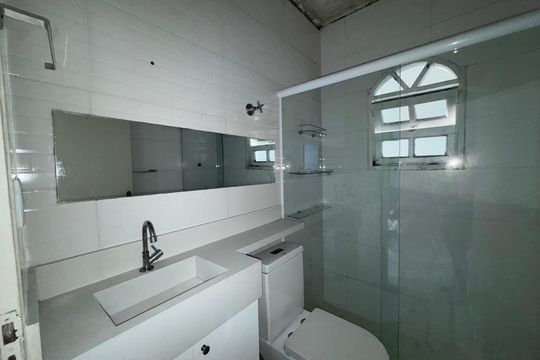 Banheiro de casa para alugar com 2 quartos, 175m² em Jardim Roberto, Osasco