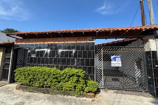 Fachada com placa grande de casa para alugar com 2 quartos, 175m² em Jardim Roberto, Osasco