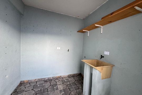 Área de Serviço de casa para alugar com 2 quartos, 175m² em Jardim Roberto, Osasco