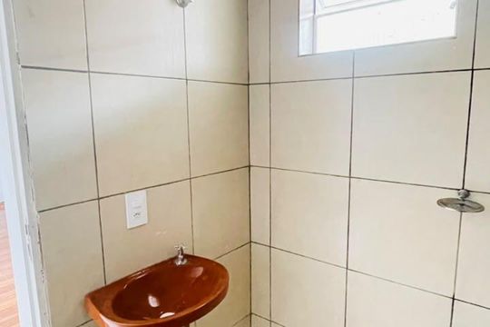 Banheiro de kitnet/studio para alugar com 2 quartos, 20m² em Parque Mirante da Mata, Cotia