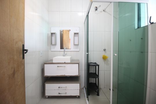 Banheiro de apartamento para alugar com 2 quartos, 64m² em Farrapos, Porto Alegre