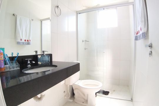 Banheiro social de kitnet/studio à venda com 2 quartos, 53m² em Castelo, Belo Horizonte