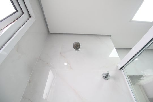 Banheiro de apartamento para alugar com 2 quartos, 41m² em Parque Arariba, São Paulo