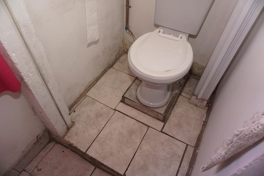 Banheiro de casa para alugar com 2 quartos, 80m² em Jardim Santa Tereza, Embu das Artes