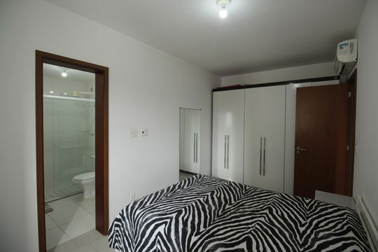 Suite de apartamento para alugar com 2 quartos, 77m² em Pompéia, Santos