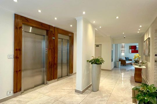 Hall de entrada de kitnet/studio para alugar com 1 quarto, 35m² em Jardim Paulista, São Paulo