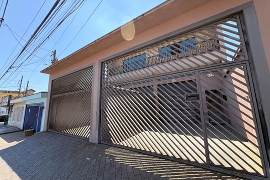 Fachada  de casa à venda com 3 quartos, 433m² em Parque Novo Oratório, Santo André