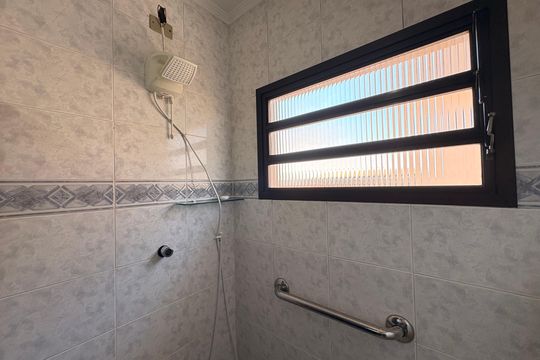 Banheiro da suíte 2 de casa à venda com 3 quartos, 433m² em Parque Novo Oratório, Santo André
