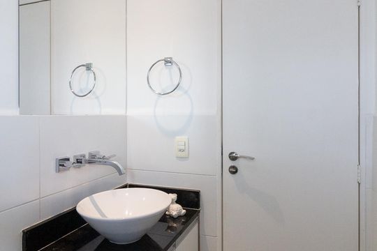 Banheiro de kitnet/studio para alugar com 1 quarto, 38m² em Vila Augusta, Guarulhos
