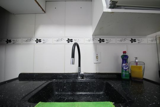 Cozinha de apartamento à venda com 2 quartos, 56m² em Jardim Salete, Taboão da Serra