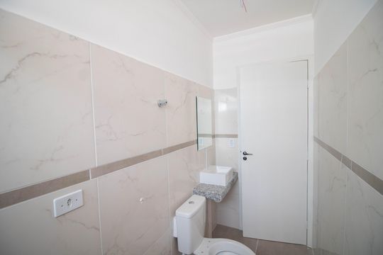 Banheiro de kitnet/studio para alugar com 1 quarto, 25m² em Santana, São Paulo