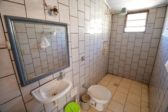 Banheiro de serviço de casa à venda com 2 quartos, 1000m² em Recanto dos Dourados, Campinas