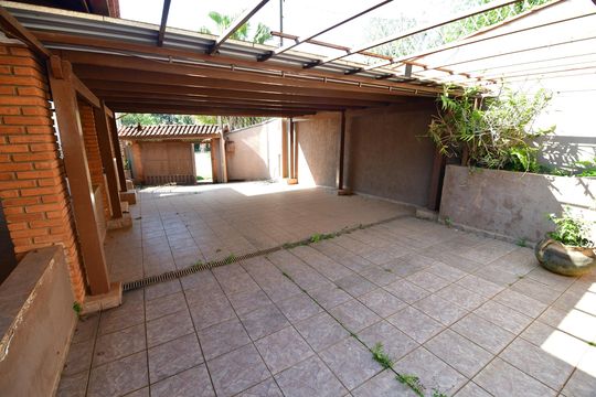 Garagem de casa à venda com 2 quartos, 1000m² em Recanto dos Dourados, Campinas