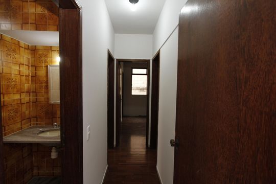 Corredor de apartamento para alugar com 3 quartos, 90m² em Grajaú, Belo Horizonte