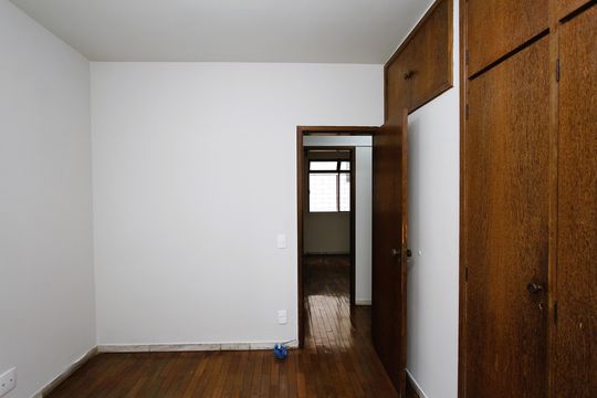 Quarto 1 de apartamento para alugar com 3 quartos, 90m² em Grajaú, Belo Horizonte