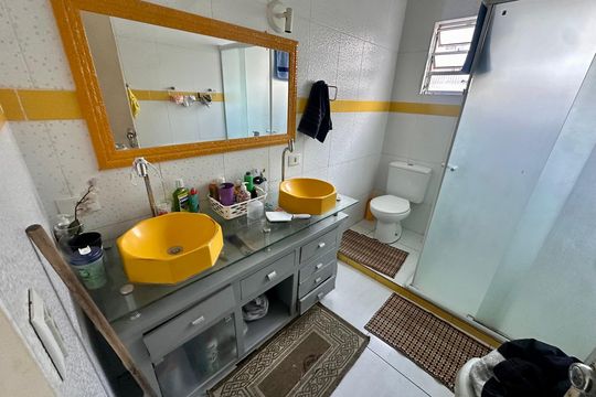 Banheiro de casa à venda com 5 quartos, 180m² em Cidade Monções, São Paulo