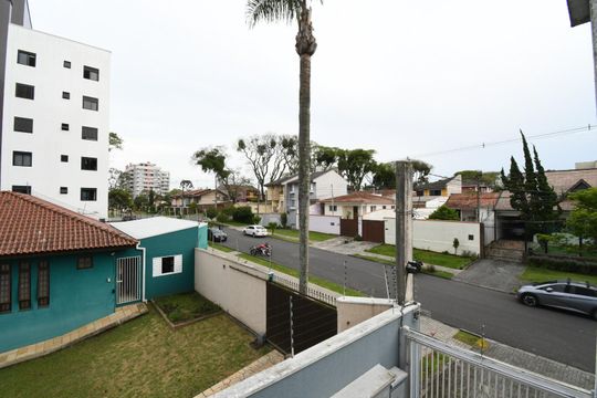Vista da sala de kitnet/studio para alugar com 1 quarto, 44m² em Boa Vista, Curitiba