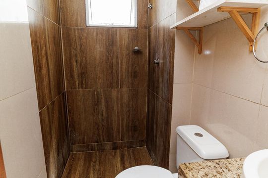 Banheiro de apartamento para alugar com 2 quartos, 40m² em Santíssimo, Rio de Janeiro