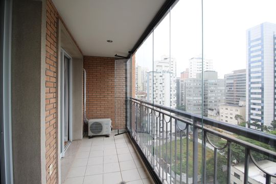 Varanda de kitnet/studio para alugar com 1 quarto, 48m² em Moema, São Paulo