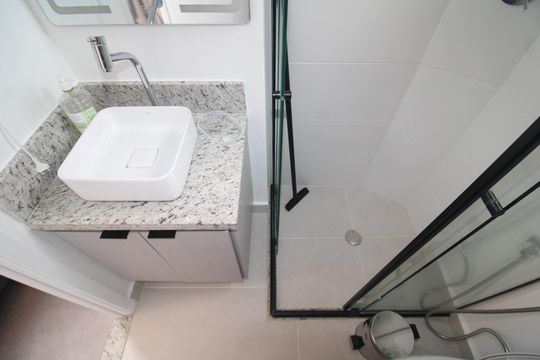 Banheiro de kitnet/studio para alugar com 1 quarto, 25m² em Vila Dom Pedro Ii, São Paulo
